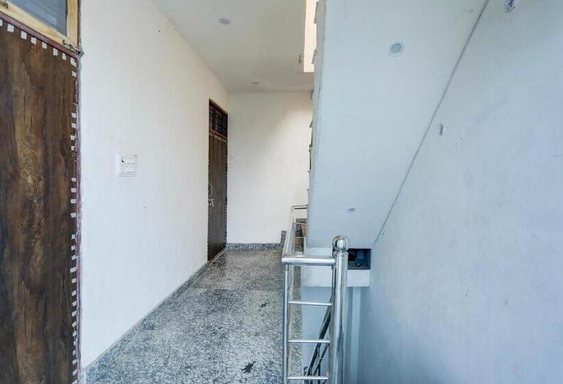 ホテル Oyo The Grand Soron