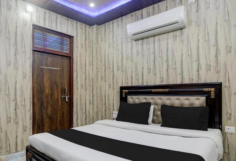 ホテル Oyo The Grand Soron