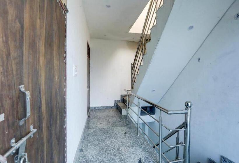 ホテル Oyo The Grand Soron