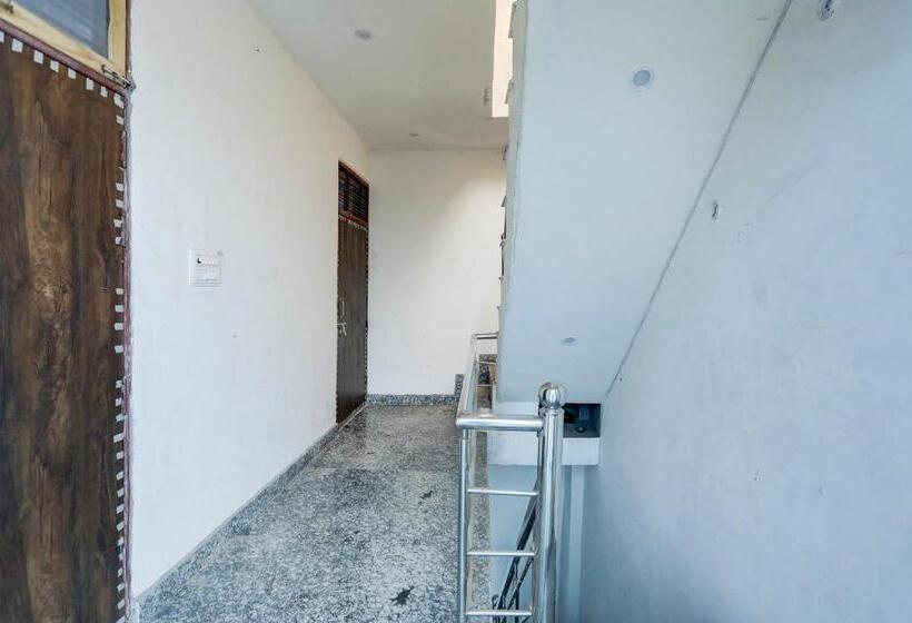 ホテル Oyo The Grand Soron