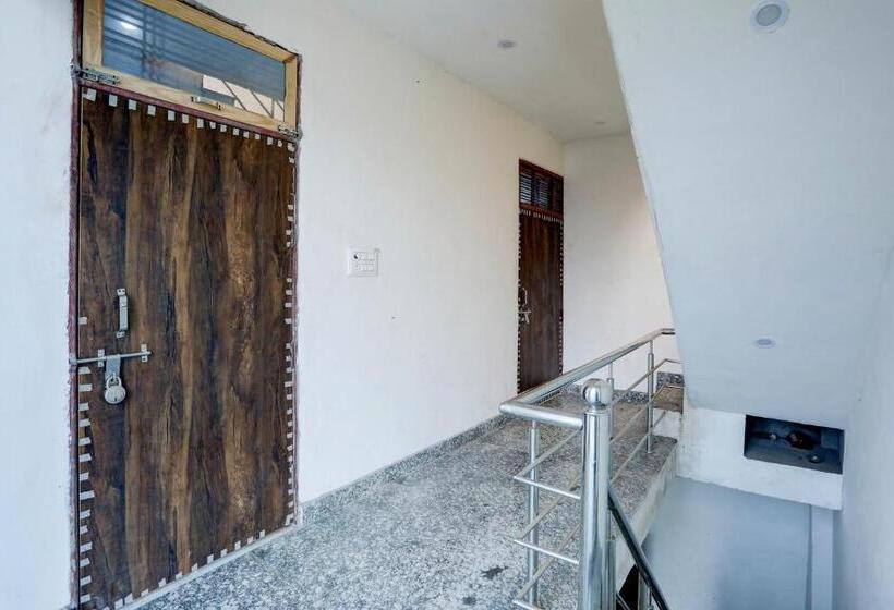 ホテル Oyo The Grand Soron