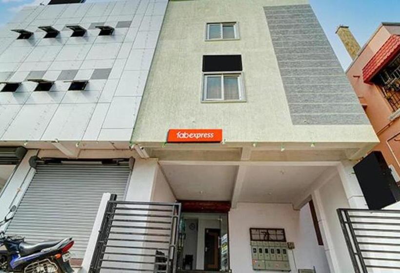 בית מלון כפרי Fabexpress Vinayak Residency