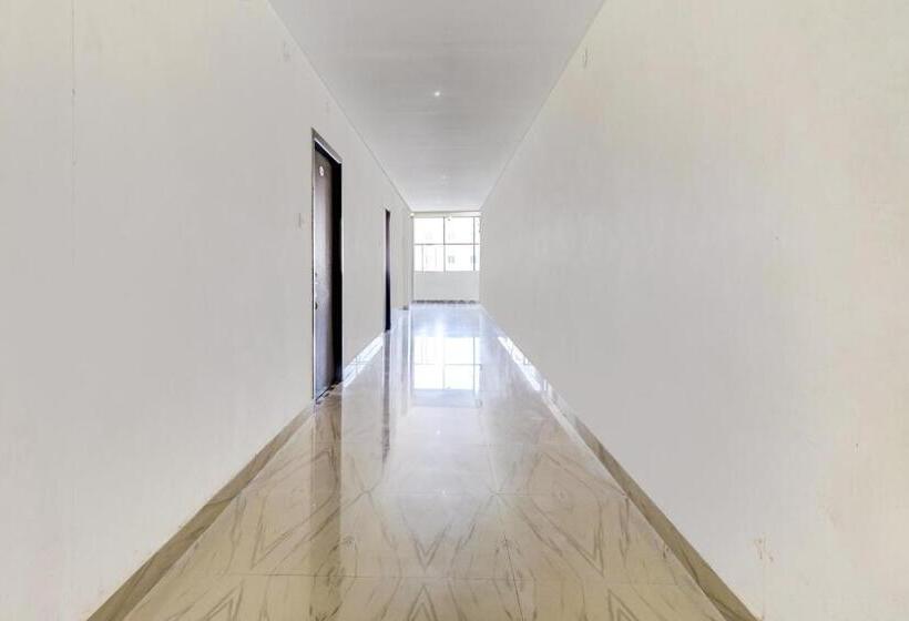 Отель Oyo Vnr Convention