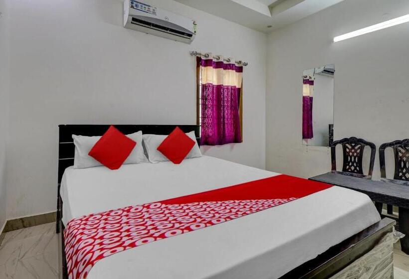 Отель Oyo Vnr Convention