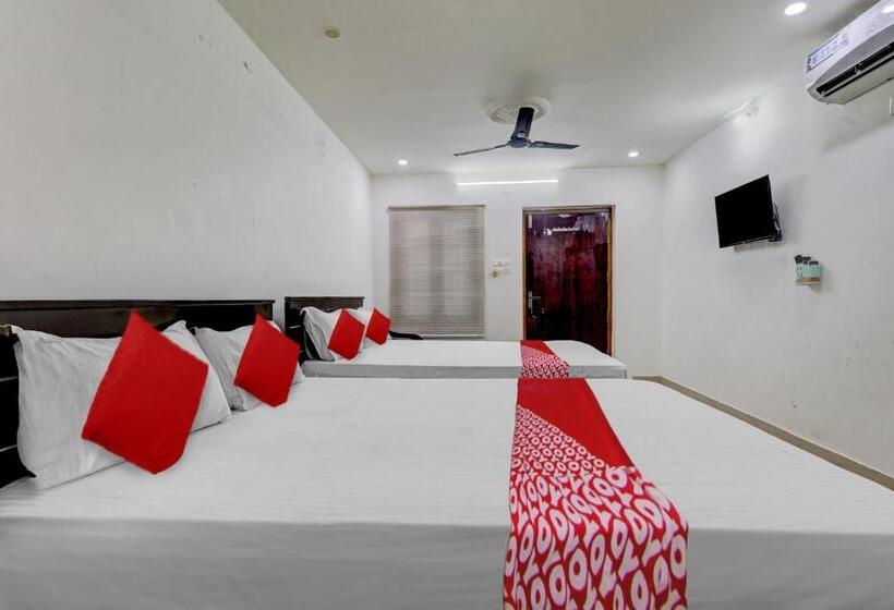 Отель Oyo Vnr Convention