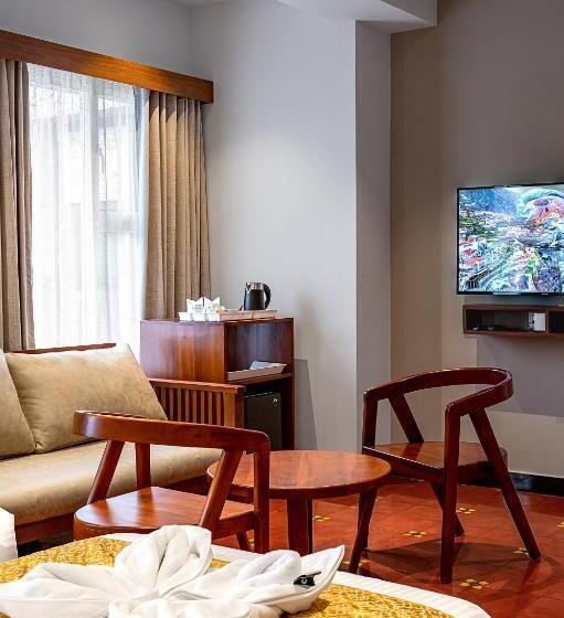 فندق Palcastle Regency