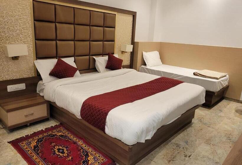 فندق Raj Palace, Ayodhya