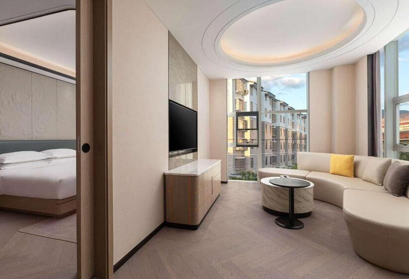 בית מלון כפרי Ramada By Wyndham Honghe Kaiyuan