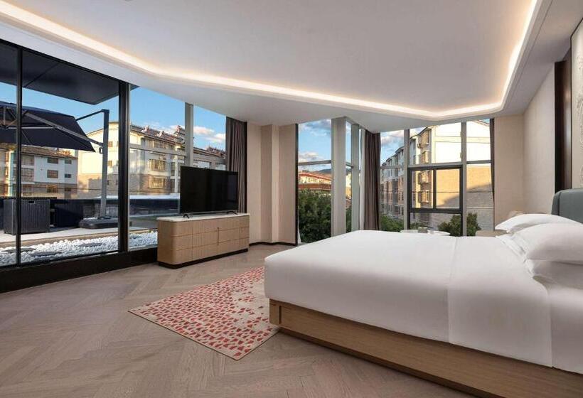 בית מלון כפרי Ramada By Wyndham Honghe Kaiyuan