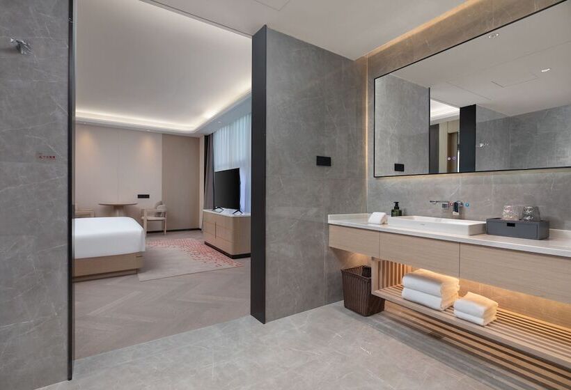 בית מלון כפרי Ramada By Wyndham Honghe Kaiyuan