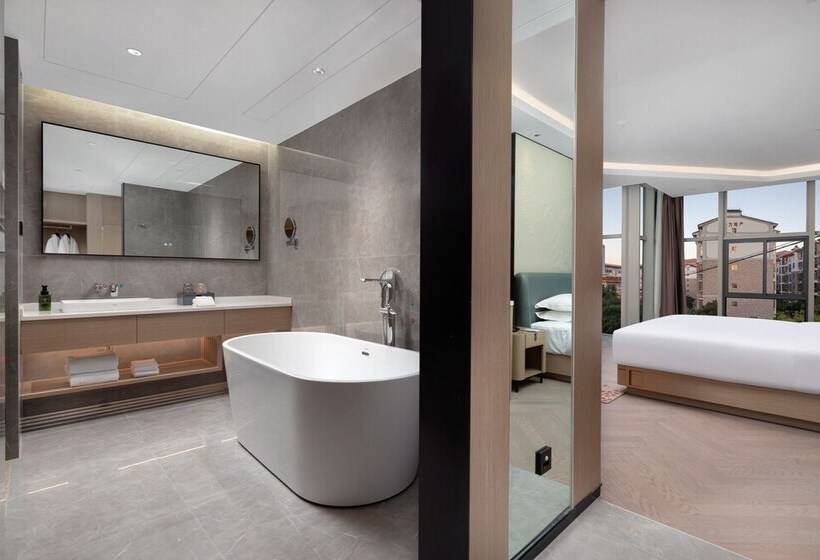 בית מלון כפרי Ramada By Wyndham Honghe Kaiyuan