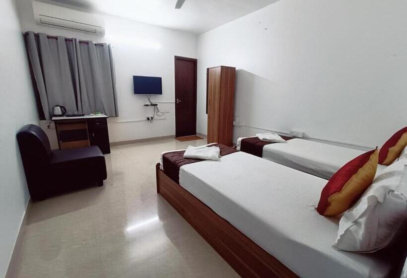 هتل Ramya Residency Porur