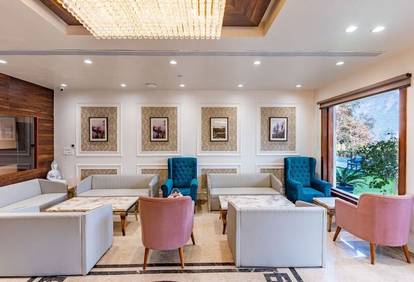 ホテル Regenta Place Morni Hills Panchkula