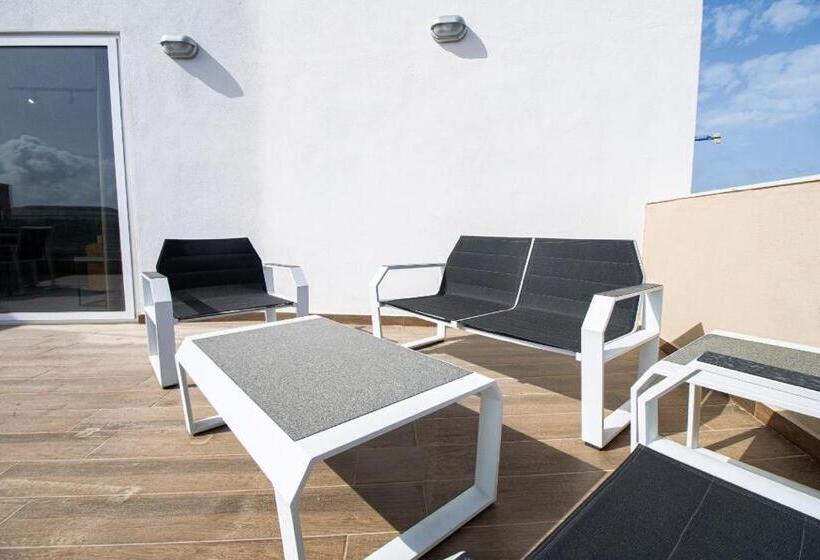 هتل Seafront Penthouse