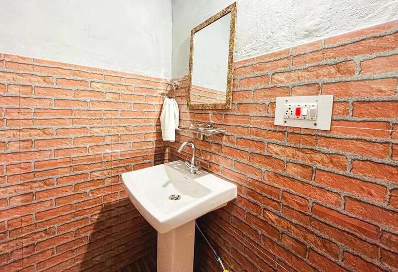 هتل Himalayan Classic, Manali