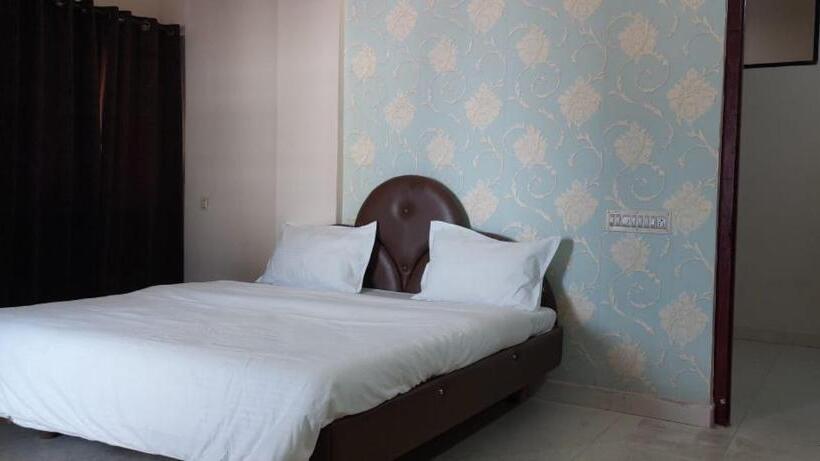 ホテル Soorya Comforts