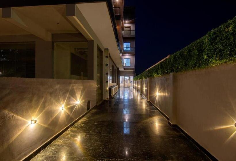 Отель Treebo Premium Embassy Inn