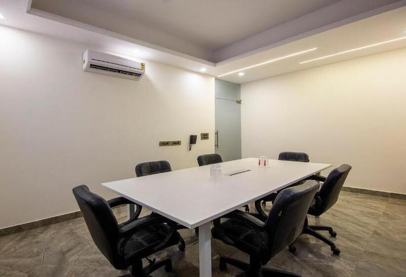 Отель Treebo Premium Embassy Inn