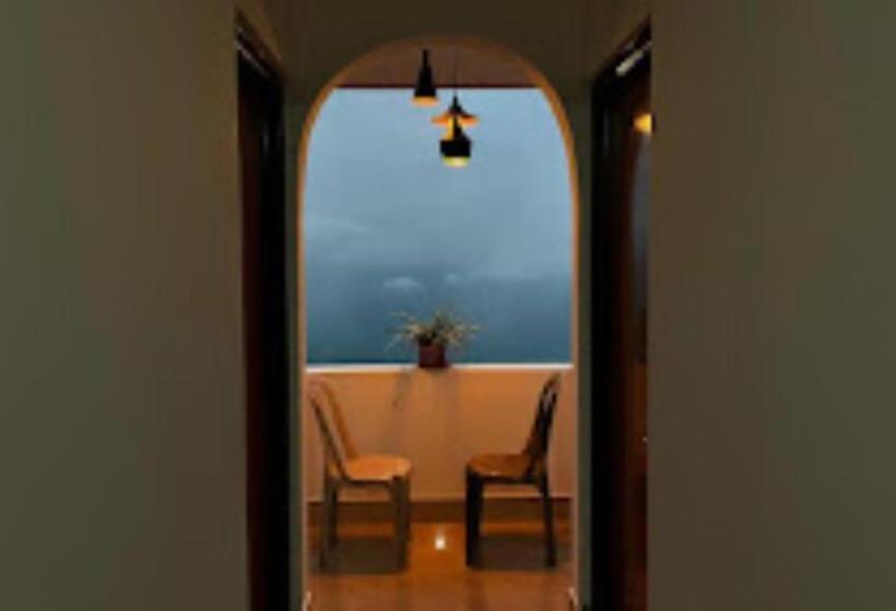 فندق The Golden Nest Home Stay , Rongli