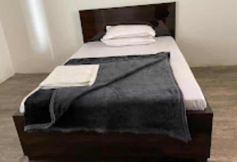 فندق The Golden Nest Home Stay , Rongli