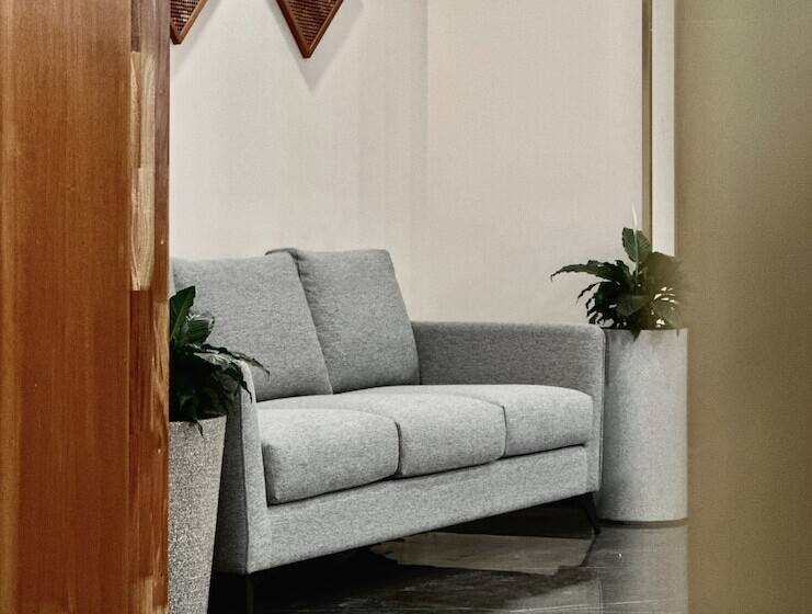 酒店 The Habitat Suites