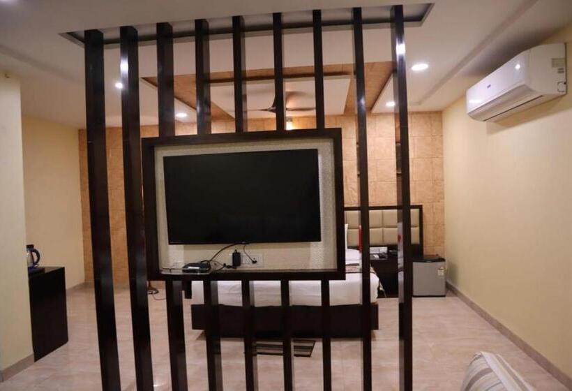 בית מלון כפרי The Park, Itarsi