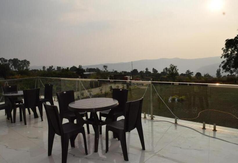 ホテル The Serenity Resort Panchgani
