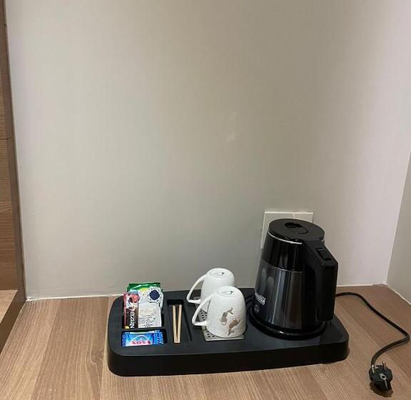 Отель Three Seasons