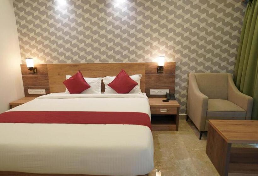 Отель Vkj Inn Aluva