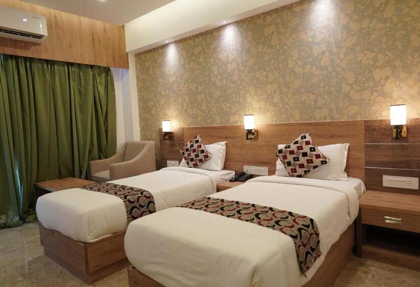 Отель Vkj Inn Aluva