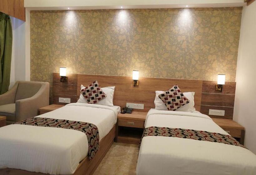 Отель Vkj Inn Aluva