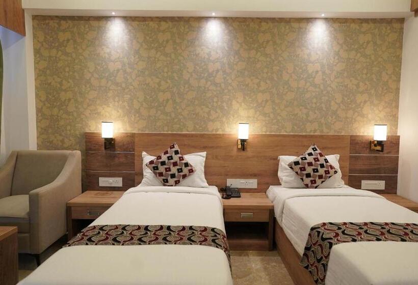 Отель Vkj Inn Aluva