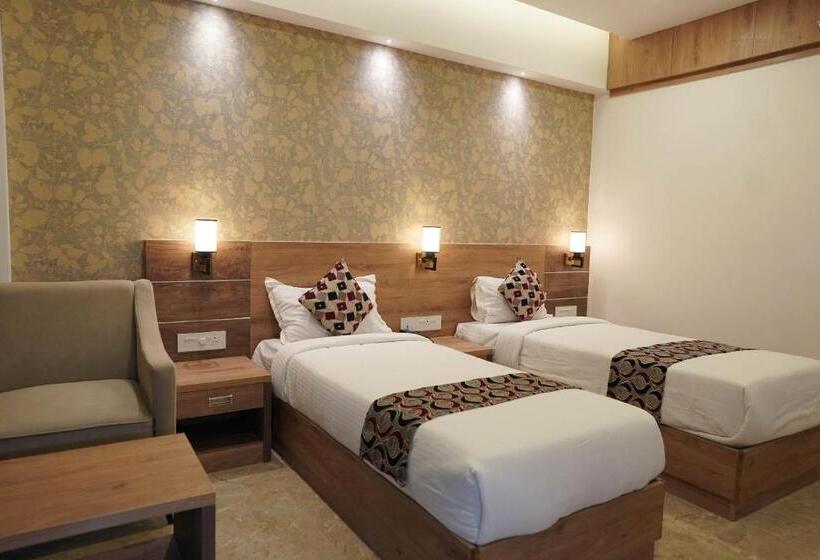 Отель Vkj Inn Aluva