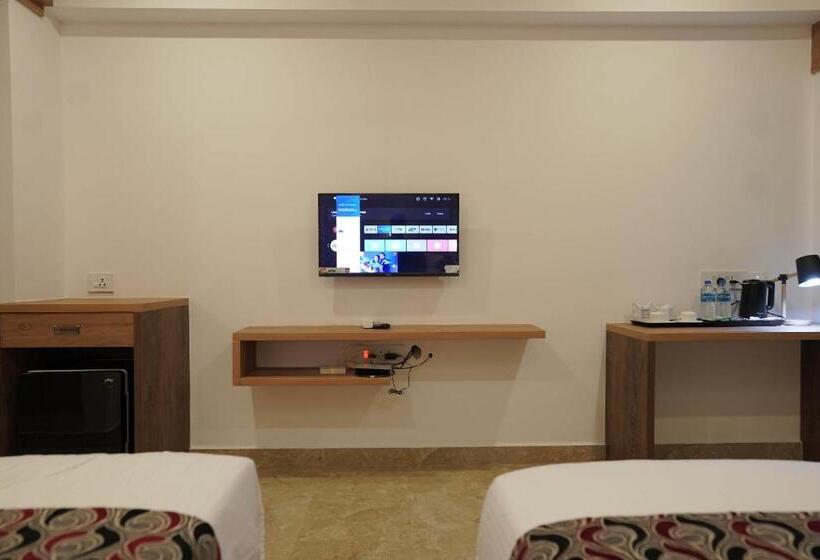 Отель Vkj Inn Aluva