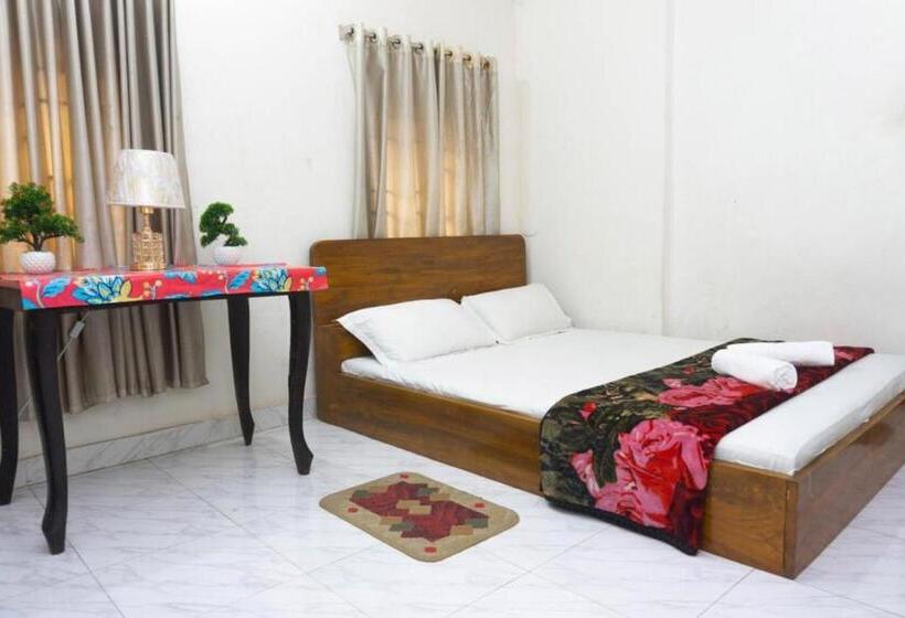 هتل White House International