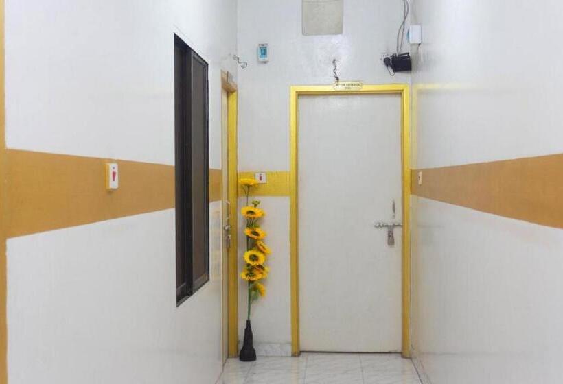 هتل White House International