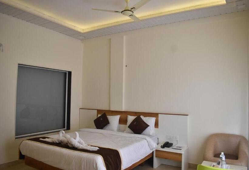 בית מלון כפרי Sea Luxe Beach Resort