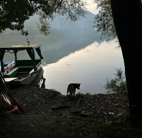 ホテル Corner 9 By The Lake