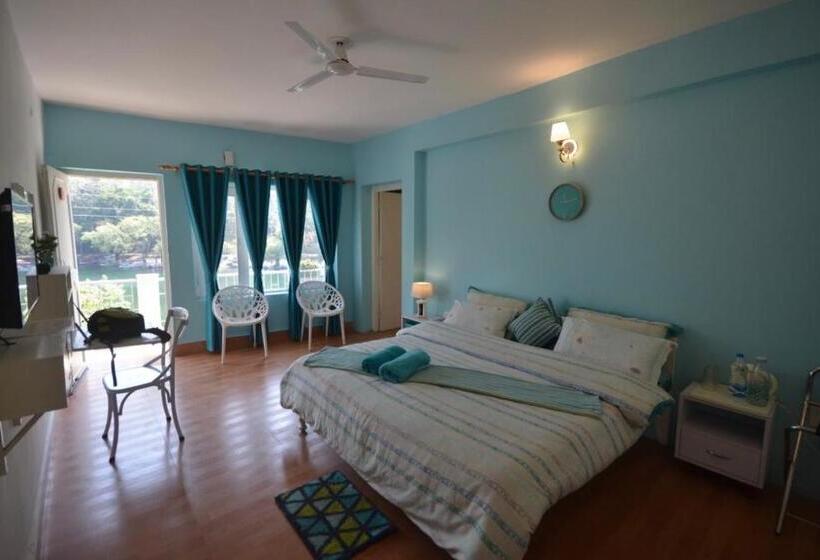 호텔 Corner 9 By The Lake