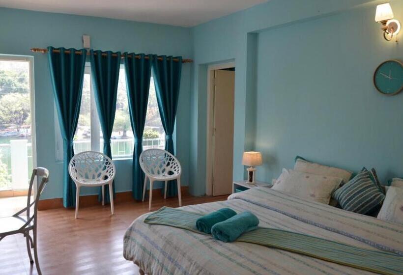 ホテル Corner 9 By The Lake