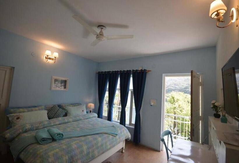 ホテル Corner 9 By The Lake