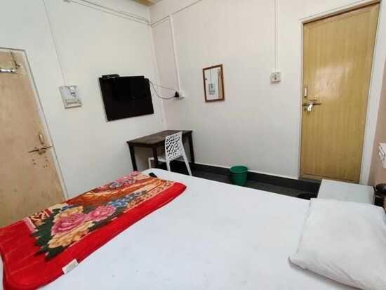 Oyo B.s Hotel And Restaurant