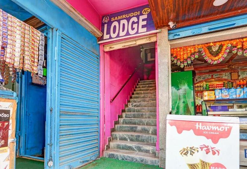 Oyo Flagship Hotel Samruddhi Lodge