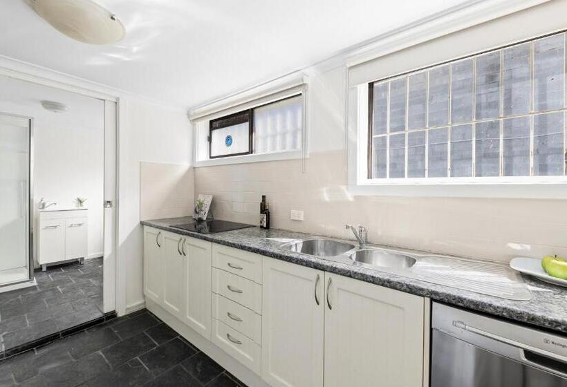 Пансион Fitzroy @grand Dame Kerr. Luxurious Guests Home