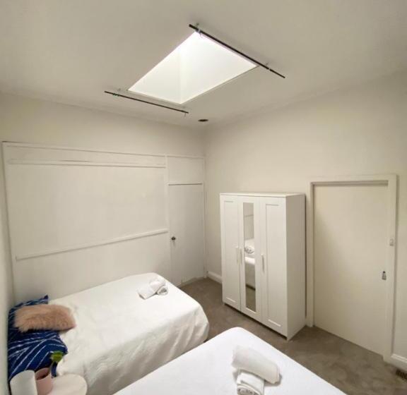 بنسيون Fitzroy @grand Dame Kerr. Luxurious Guests Home