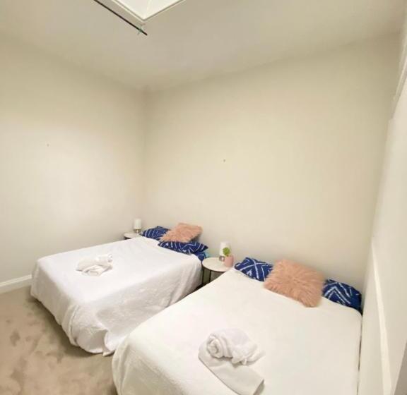 Пансион Fitzroy @grand Dame Kerr. Luxurious Guests Home