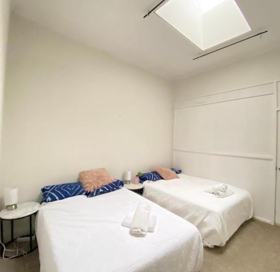 Пансион Fitzroy @grand Dame Kerr. Luxurious Guests Home