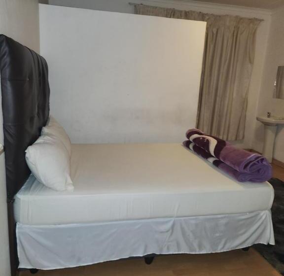 Пансион Hunters Nest Guest House Bronkhorstspruit