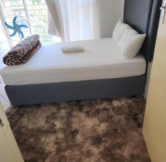 Пансион Hunters Nest Guest House Bronkhorstspruit