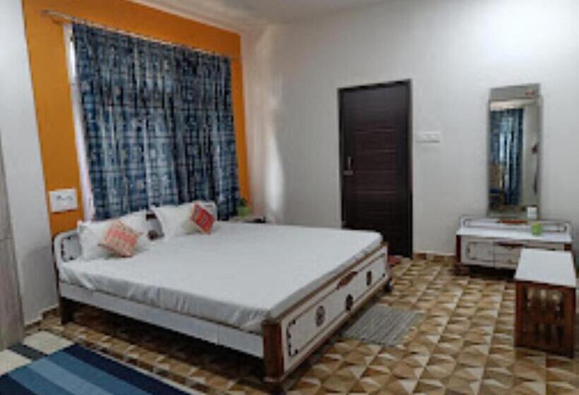 פנסיון Mulberry Guesthouse Guwahati